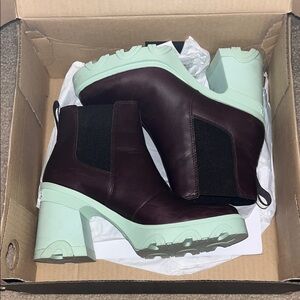RARE Sorel Brex Stylish Brown and Mint Ankle Boots